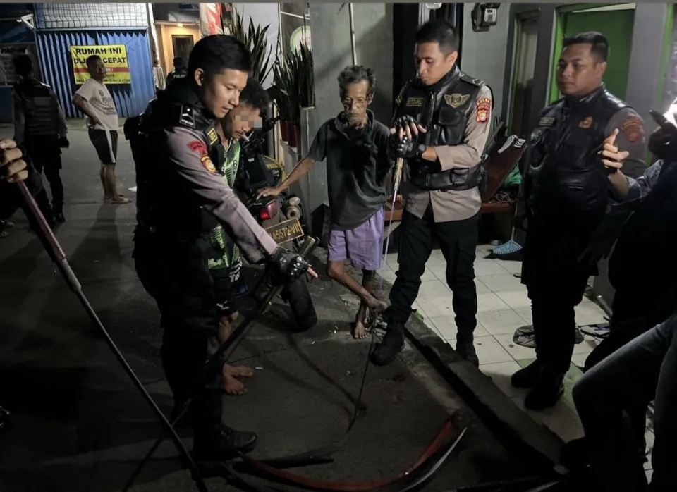 Patroli Presisi Polda Metro Jaya Gagalkan Tawuran di Jaktim, 4 Pemuda dan 12 Sajam Diamankan