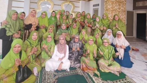 97 Kali Khatam Al-Qur’an, Hari Ini Muslimat NU Karawang Gelar Maulid Nabi di Kediaman Hj. Yati Yunanto