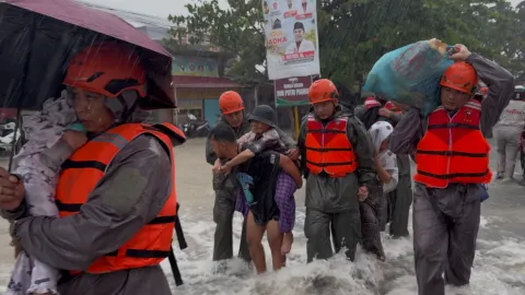 Polri Kerahkan 71 Personel SAR Brimob Evakuasi Korban Banjir Padang, Lima Tim Diterjunkan ke Lokasi Terdampak