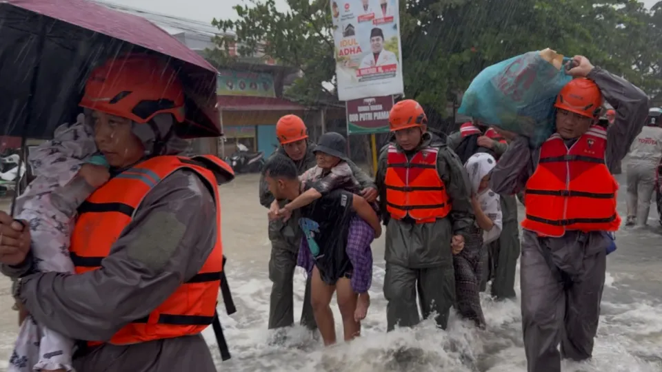Polri Kerahkan 71 Personel SAR Brimob Evakuasi Korban Banjir Padang, Lima Tim Diterjunkan ke Lokasi Terdampak