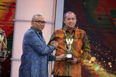 Tri Adhianto Antar Pemkot Bekasi Raih Warta Kota Awards 2026, Program Lingkungan Jadi Sorotan Nasional
