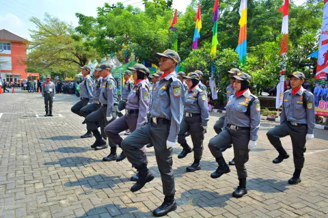 Satlinmas Kota Bekasi Tampilkan Kekompakan Lewat Lomba PBB, Bekasi Timur Raih Juara I