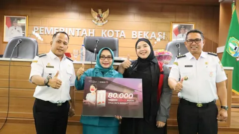 PKK Kota Bekasi Bagikan 80.000 Masker, Warga Diminta Waspadai Dampak Abu Vulkanik