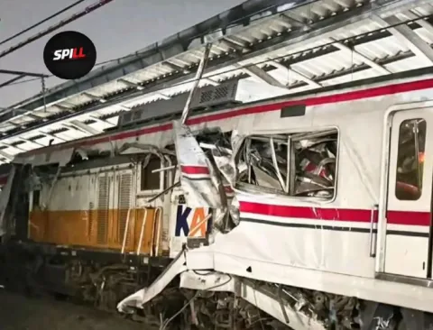 DETIK-DETIK MAUT! Ini Kronologi Lengkap KRL Tabrak Taksi Lalu Dihantam Argo Bromo di Bekasi Timur