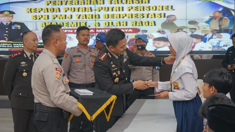 Terbaru SPN Polda Metro Jaya Beri Bantuan Pendidikan untuk 33 Pelajar Berprestasi di Lido