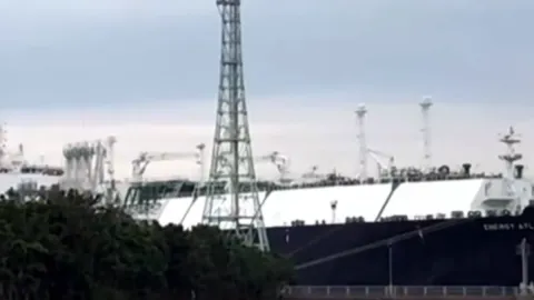 Harga Minyak Dunia Tembus 100 Dolar per Barel, Ketegangan di Teluk Persia Picu Kekhawatiran Pasokan