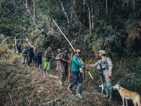 Tak Semua Bisa Mudik: Satgas Damai Cartenz Jaga Kiwirok Papua Saat Lebaran Demi Rasa Aman Warga