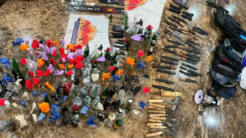 Polda Metro Jaya Amankan 65 Orang, Puluhan Sajam dan Bahan Molotov Jelang Aksi di DPR