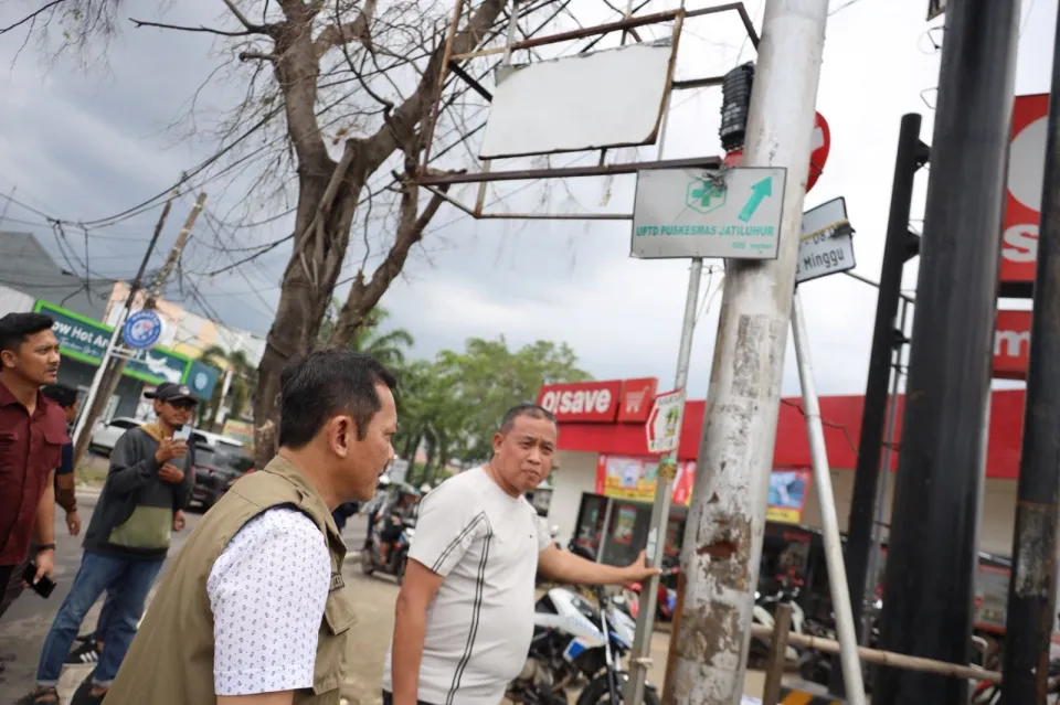 Akhir Pekan, Wali Kota Bekasi Sidak Penataan Ducting Kabel dan Reklame di Jatiasih
