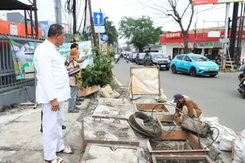 Breaking Galian Kabel Ilegal Bikin Macet Parah, Tri Adhianto Turun Tangan Hentikan Aktivitas di Jatiasih 