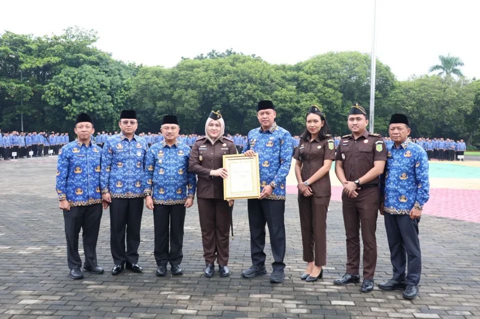 Baru Enam Bulan Menjabat, Dr. Sulvia Triana Hapsari Antar Kejari Kota Bekasi Banjir Penghargaan