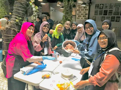 DPRD Bekasi Dorong UMKM Kuliner, Ibu-Ibu Rawalumbu Ikuti Pelatihan Memasak