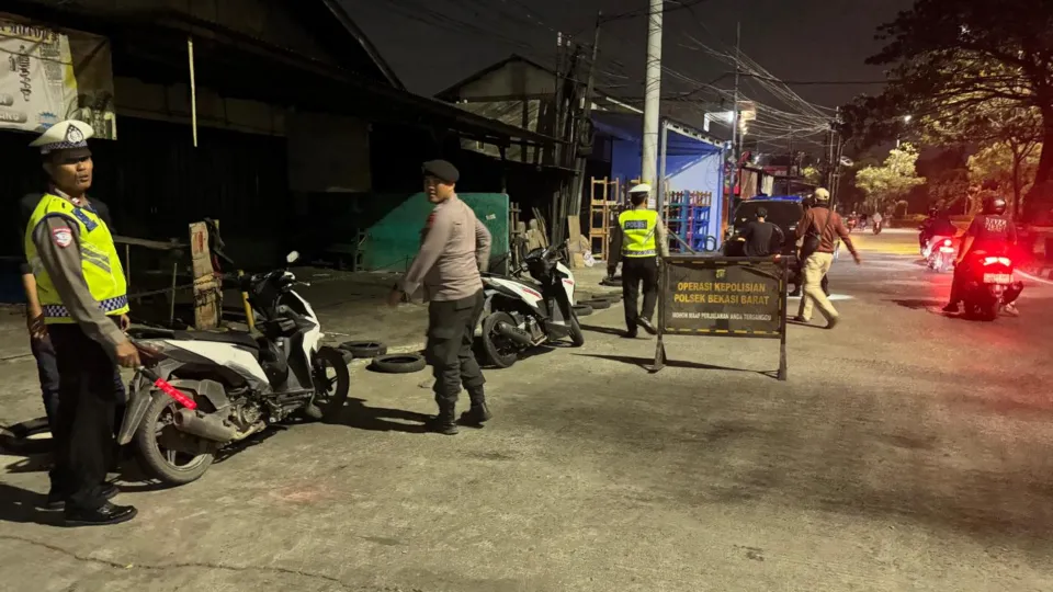 Tawuran dan Kejahatan Jalanan Jadi Perhatian, Polsek Bekasi Barat Gelar Razia hingga Patroli Dini Hari