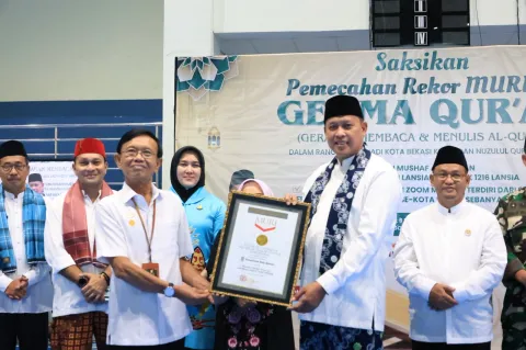Rekor MURI Pecah di Bekasi! Ribuan Warga Serentak Membaca dan Menulis Mushaf Al-Qur’an, GEMMA QUR’AN Jadi Sorotan Nasional