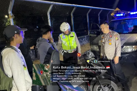 Polsek Bekasi Barat Gelar Razia dan Patroli Malam Cegah Tawuran serta Kejahatan Jalanan