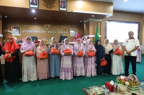 Pengajian TP PKK Kota Bekasi Sambut Ramadhan, Salurkan Bantuan Kemanusiaan untuk Aceh