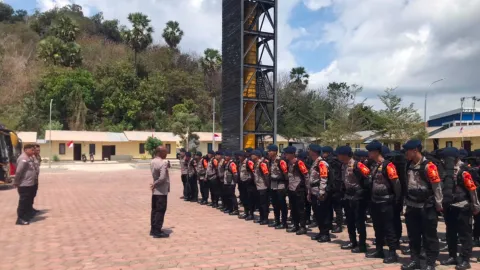 Hari Ini Pasukan Brimob Bergerak ke NTT, Perkuat SAR dan Operasi Kemanusiaan Korban Gempa
