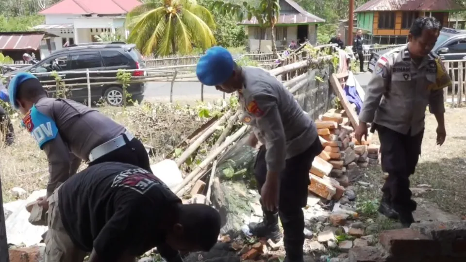 Terbaru Rumah Warga Rusak akibat Gempa, Polres Manggarai Barat Salurkan Bantuan hingga Bahan Bangunan