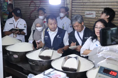Respons Cepat Isu Kenaikan Harga, Bapanas Pastikan Perdagangan di Pasar Kopro Jakarta Barat Tetap Normal