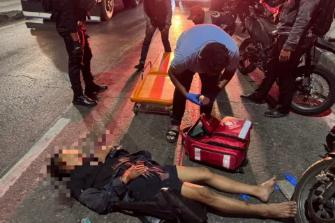 Brimob Polda Metro Jaya Evakuasi Korban Kecelakaan di Bekasi, Pengendara Motor Patah Tangan