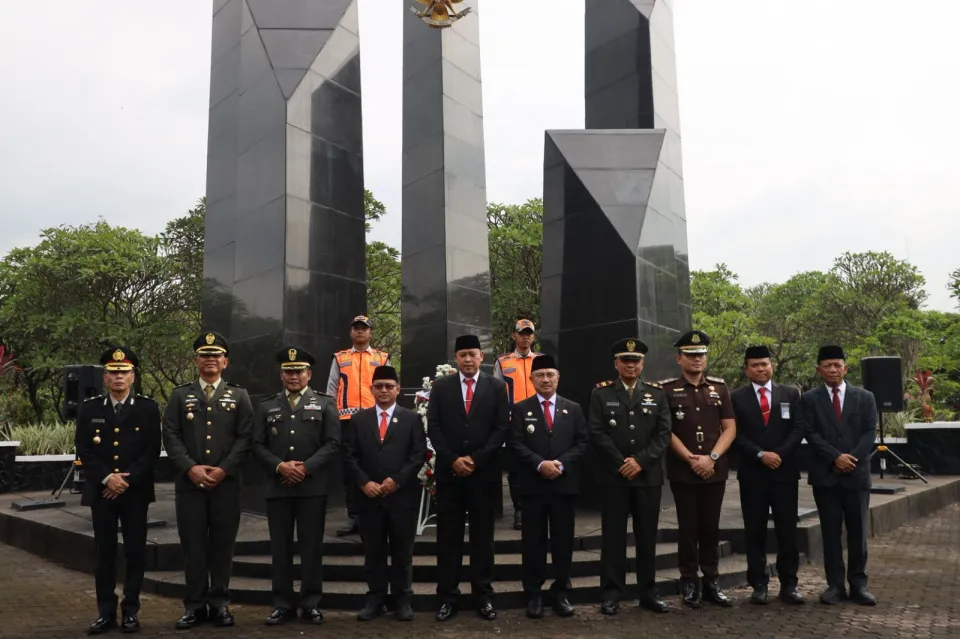 Jelang HUT ke-29, Wali Kota Bekasi Pimpin Ziarah dan Tabur Bunga di TMP Bulan Kapal