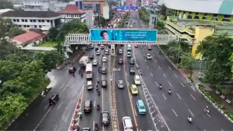 Dishub Kota Bekasi Uji Coba Contraflow di Bundaran Summarecon untuk Urai Kemacetan Pagi