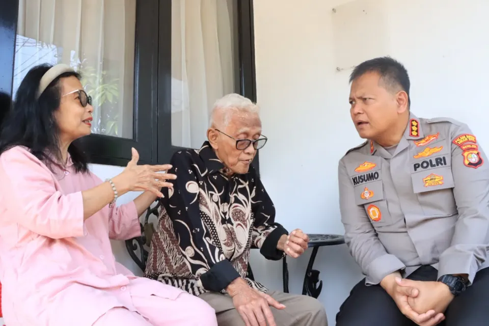 Kapolres Metro Bekasi Kota Kunjungi Putra Sayuti Melik, Perkuat Silaturahmi Jelang HUT ke-81 RI