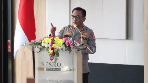 Breaking Pasukan Pelopor BKO Polda NTT Bergerak Tangani Dampak Gempa, Bantu Warga di Lokasi Pengungsian