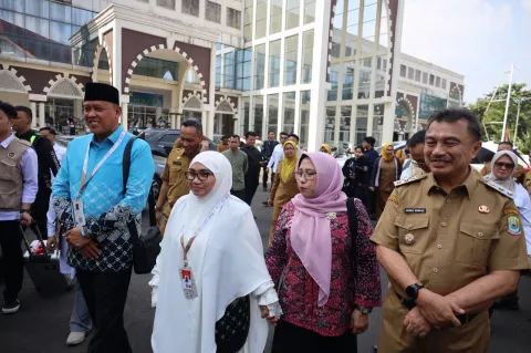 Tri Adhianto Berangkat Haji, Kendali Pemerintahan Kota Bekasi Sementara Dipegang Harris Bobihoe