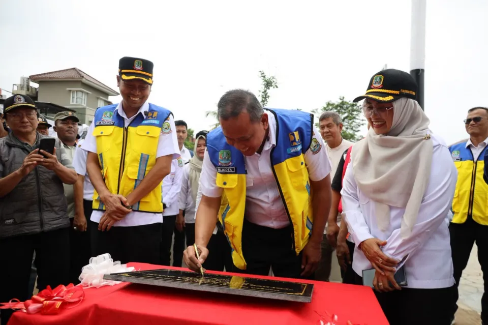 WaliKota Bekasi Tri Ardhianto resmikan! Jalan lingkar utara teluk pucung