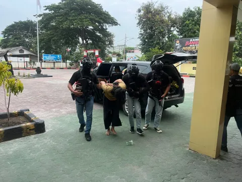 Densus 88 Tangkap 11 Tersangka Terorisme di Enam Provinsi, Hari Ini Temukan Dugaan Latihan Menembak 