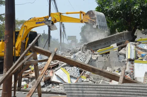 Pemkot Bekasi Bongkar 88 Bangunan Liar di Tanah Apit, Ada Rencana Normalisasi Sungai