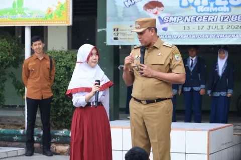 Hari Pertama Sekolah, Tri Adhianto Ajak Ciptakan MPLS Ramah, Nyaman, dan Bebas Bullying di Kota Bekasi 