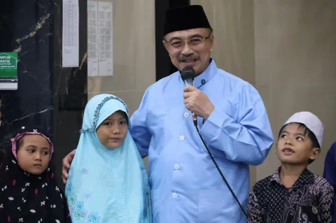Tarawih Keliling di Jati Asih, Wawali Bekasi Ajak Warga Jaga Generasi Muda dari Pengaruh Negatif