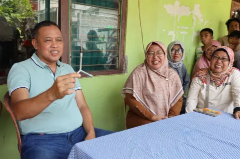 Aksi Heroik Guru TK Gagalkan Maling Motor Saat Salat Jumat, Tri Adhianto Datangi Rumahnya