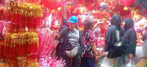 Glodok Merah Membara! 40 Lapak Pernak-pernik Imlek 2026 Ramai Diserbu Wisatawan