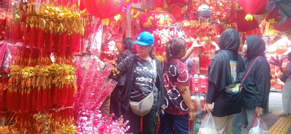 Glodok Merah Membara! 40 Lapak Pernak-pernik Imlek 2026 Ramai Diserbu Wisatawan