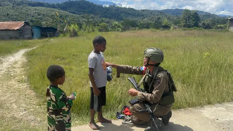 Satgas Damai Cartenz Gelar Aksi Sosial di Papua Pegunungan, Warga Dapat Layanan Kesehatan Gratis