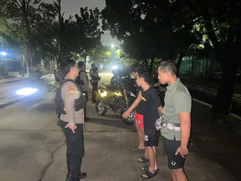 Cegah Kerumunan, Polisi Bubarkan Balap Lari Pemuda di Belakang Stadion Patriot Bekasi