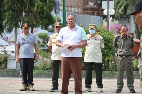 PKL Kembali Berjualan di Badan Jalan saat CFD Ahmad Yani, Tri Adhianto Tegur Satpol PP