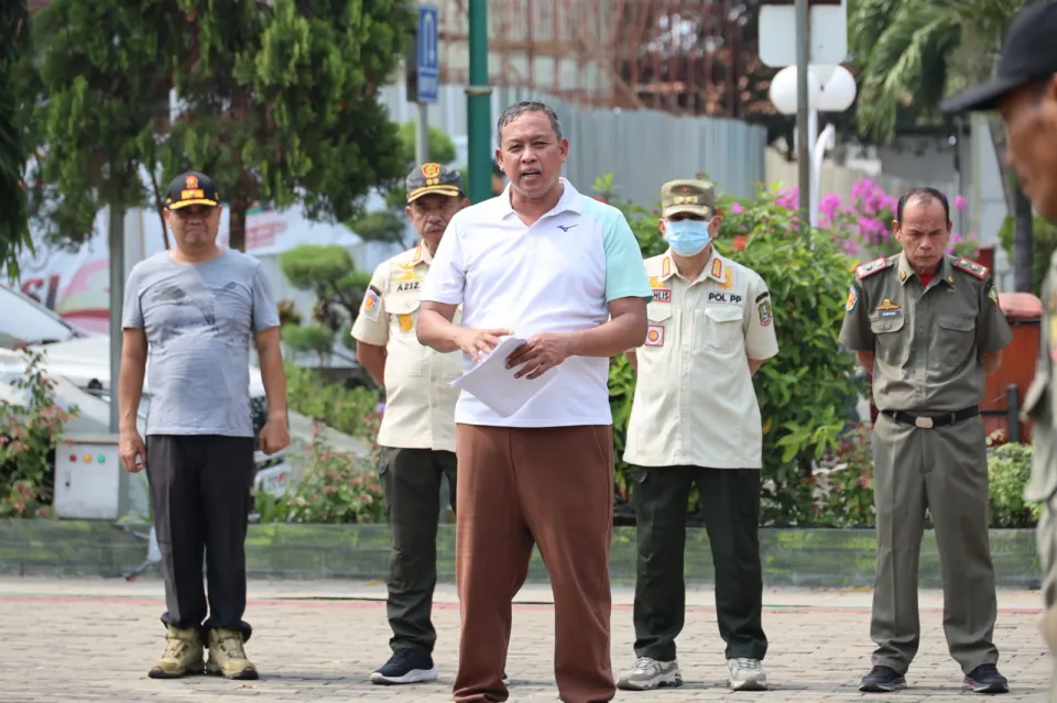 PKL Kembali Berjualan di Badan Jalan saat CFD Ahmad Yani, Tri Adhianto Tegur Satpol PP