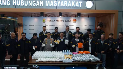 Polda Metro Jaya Bongkar Peredaran Obat Keras Ilegal di Bekasi, Dua Tersangka Ditangkap 
