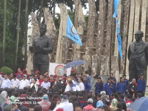 Ribuan Buruh Padati Tugu Proklamasi! 3 Konfederasi Besar Desak Polisi Tetap di Bawah Presiden, Tolak Polri Berjiwa Militeristik