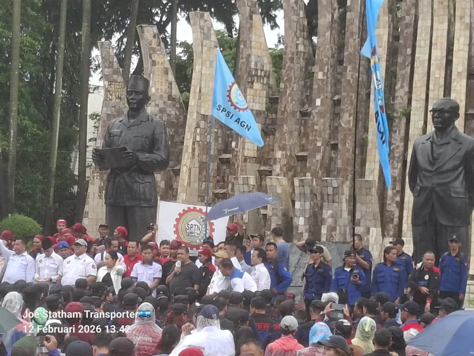 Ribuan Buruh Padati Tugu Proklamasi! 3 Konfederasi Besar Desak Polisi Tetap di Bawah Presiden, Tolak Polri Berjiwa Militeristik