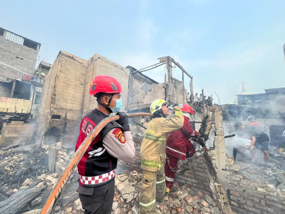 Polda Metro Jaya Buka Dapur Lapangan Hari Ini untuk 380 Warga Terdampak Kebakaran Kampung Muka 