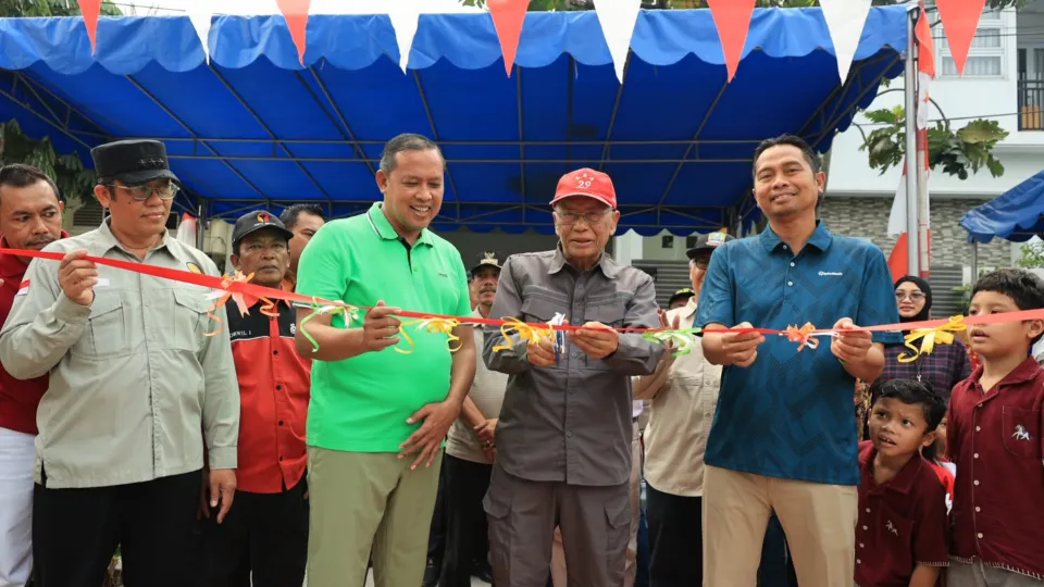 Tri Adhianto Resmikan Dua Taman di Jatimakmur, Warga RW 17 Kini Punya Ruang Hijau Baru