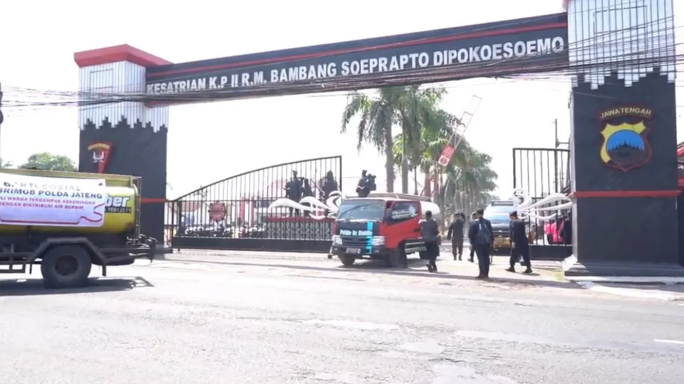 Kekeringan Menghantam Jateng, Brimob Gelontorkan 485 Ribu Liter Air Bersih untuk 2.950 Warga Hari Ini