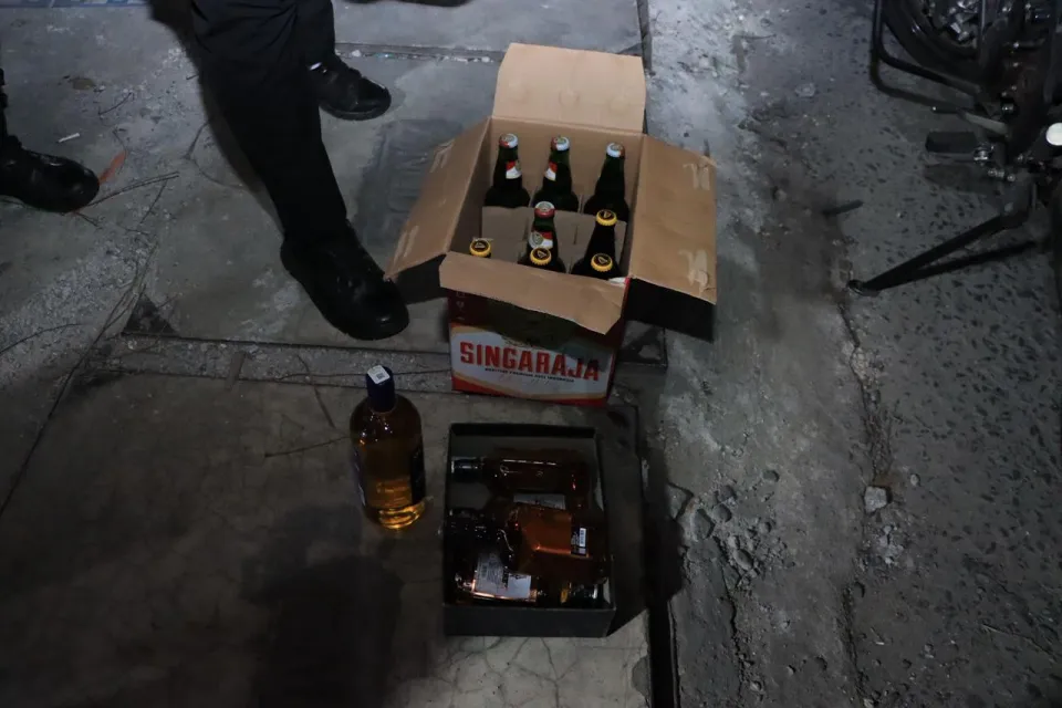 Kapolres Bekasi Kota Pimpin Operasi Besar, 2 Pengedar Obat Keras dan 2.900 Pil Terlarang Ditangkap di Perbatasan Bekasi