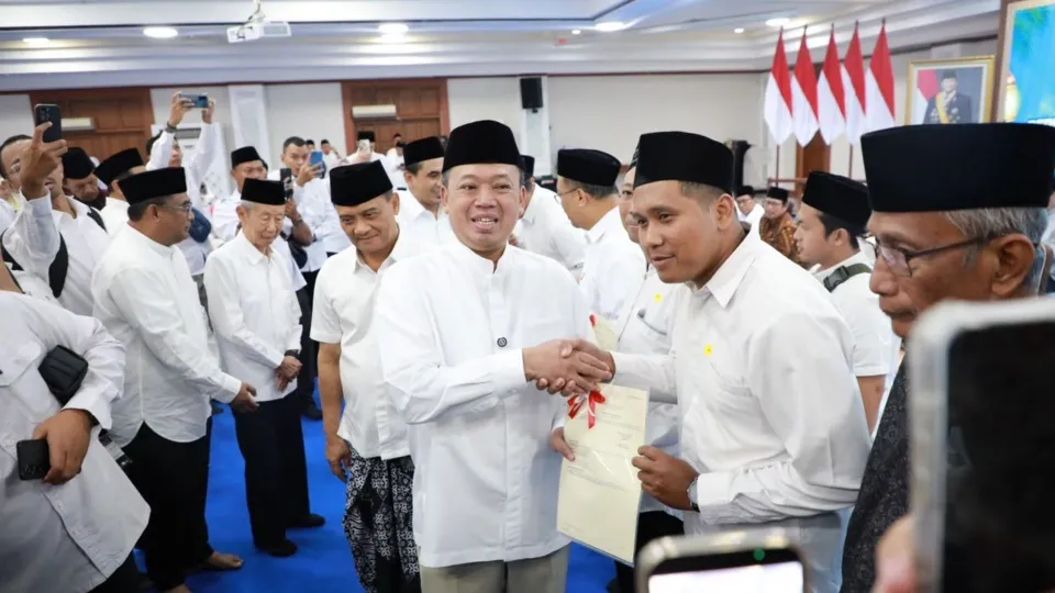 Menteri Nusron Serahkan 243 Sertipikat Tanah Wakaf di Jawa Tengah, Target 95 Persen Tuntas dalam Tiga Tahun