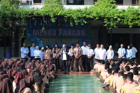 Menko Pangan Turun ke Bekasi, Wawali Dampingi Sosialisasi MBG dan Pantau Pasar Murah